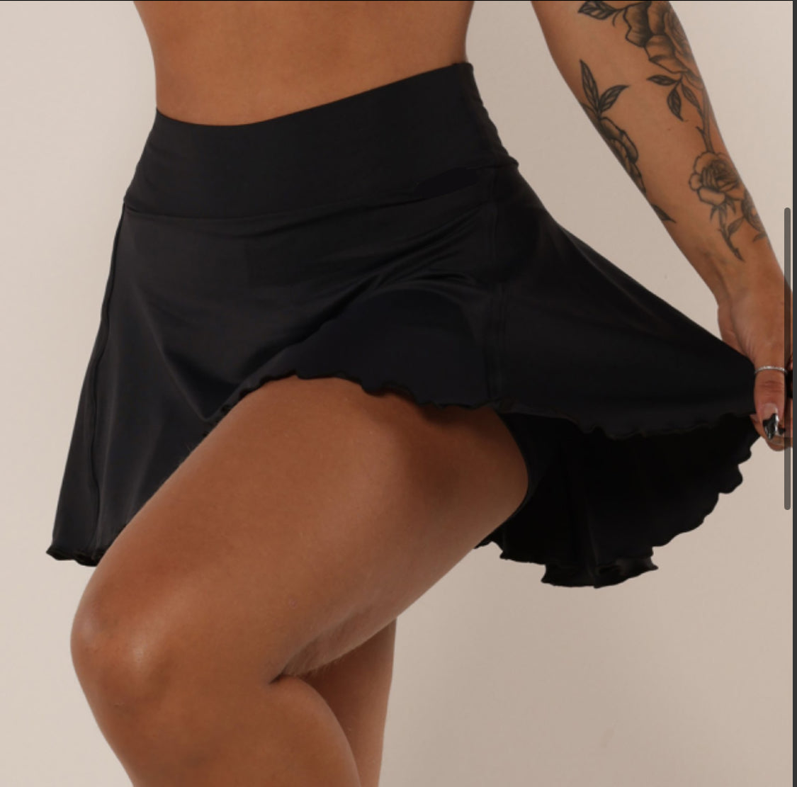 Ave Black Skorts